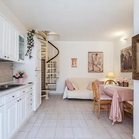 ⭑⭑⭑⭑⭑la Perla Rosa Nel Centro Storico A *