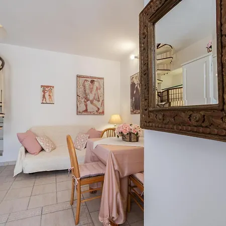 ⭑⭑⭑⭑⭑la Perla Rosa Nel Centro Storico A *