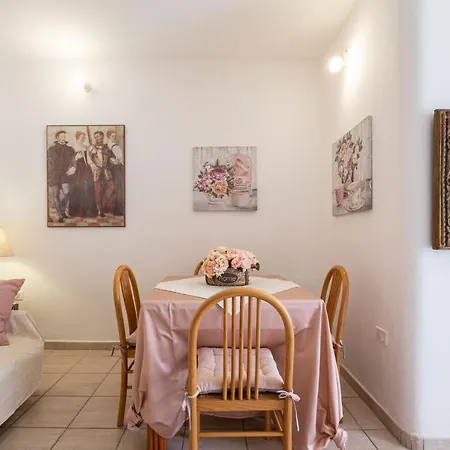 דירה ⭑⭑⭑⭑⭑la Perla Rosa Nel Centro Storico A *