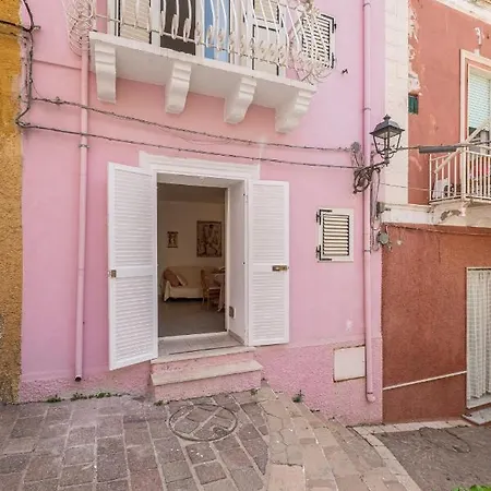 ⭑⭑⭑⭑⭑la Perla Rosa Nel Centro Storico A Carloforte (Isola di San Pietro)